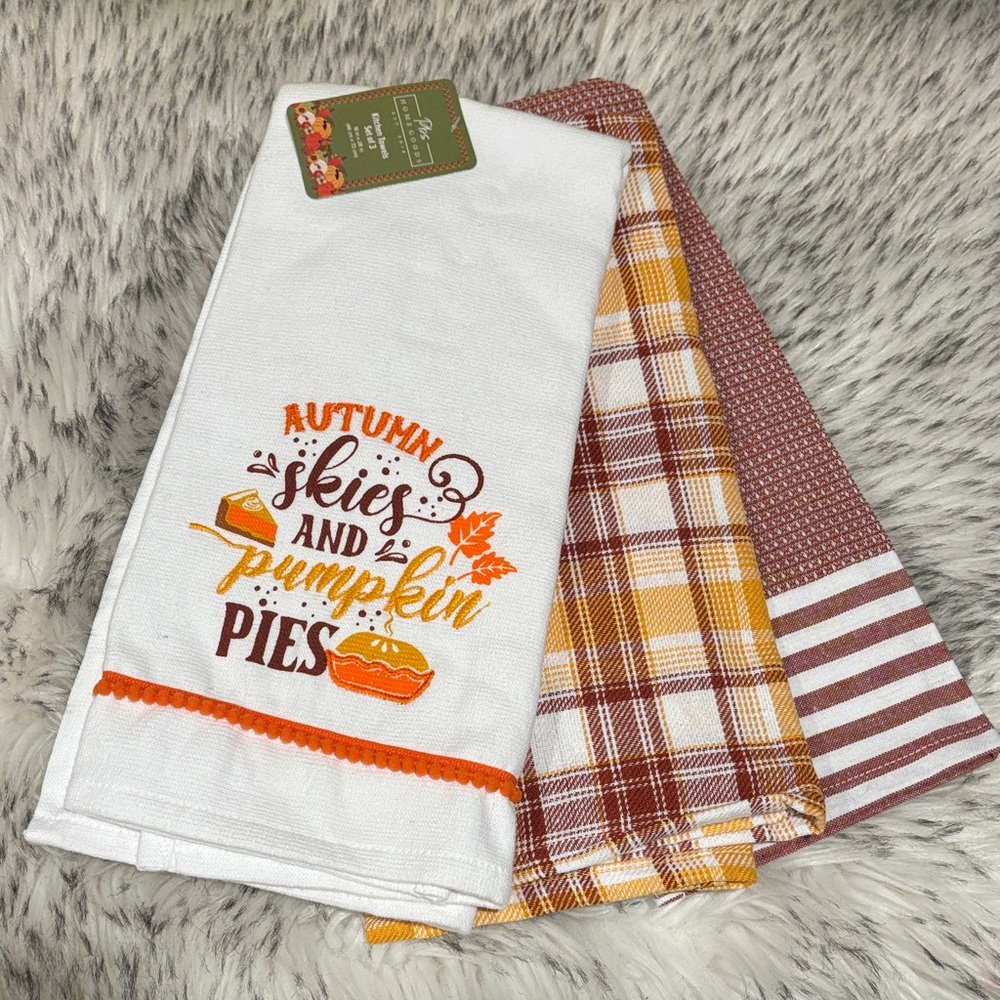 NWT Autumn Skies and Pumpkin Pies Kitchen Towel Set of 3